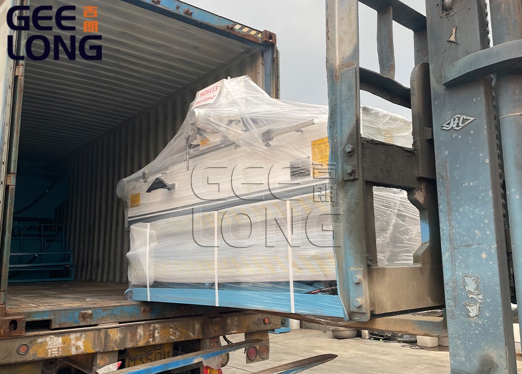 GEELONG exported one container wood log debarking machine,knife grinding machine and glue spreader machine